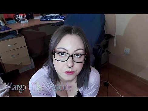 ❤️ Көз айнек тагынган сексуалдуу кыз Дилдону камерага терең соруп ️❌ Русский порно боюнча бизде